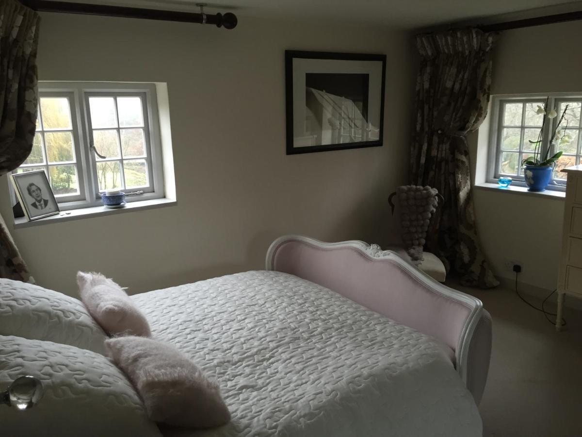 Castle Mill Bed And Breakfast Доркинг Екстериор снимка